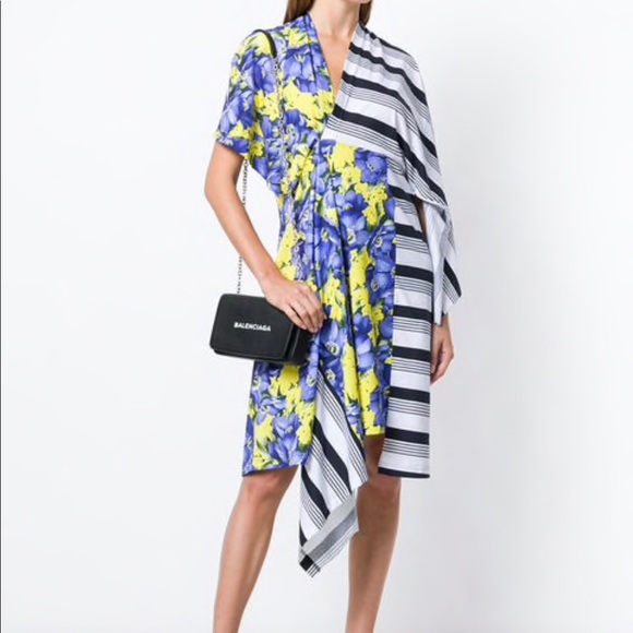 Balenciaga 
Everyday Large Chain Wallet - Picture 3 of 8